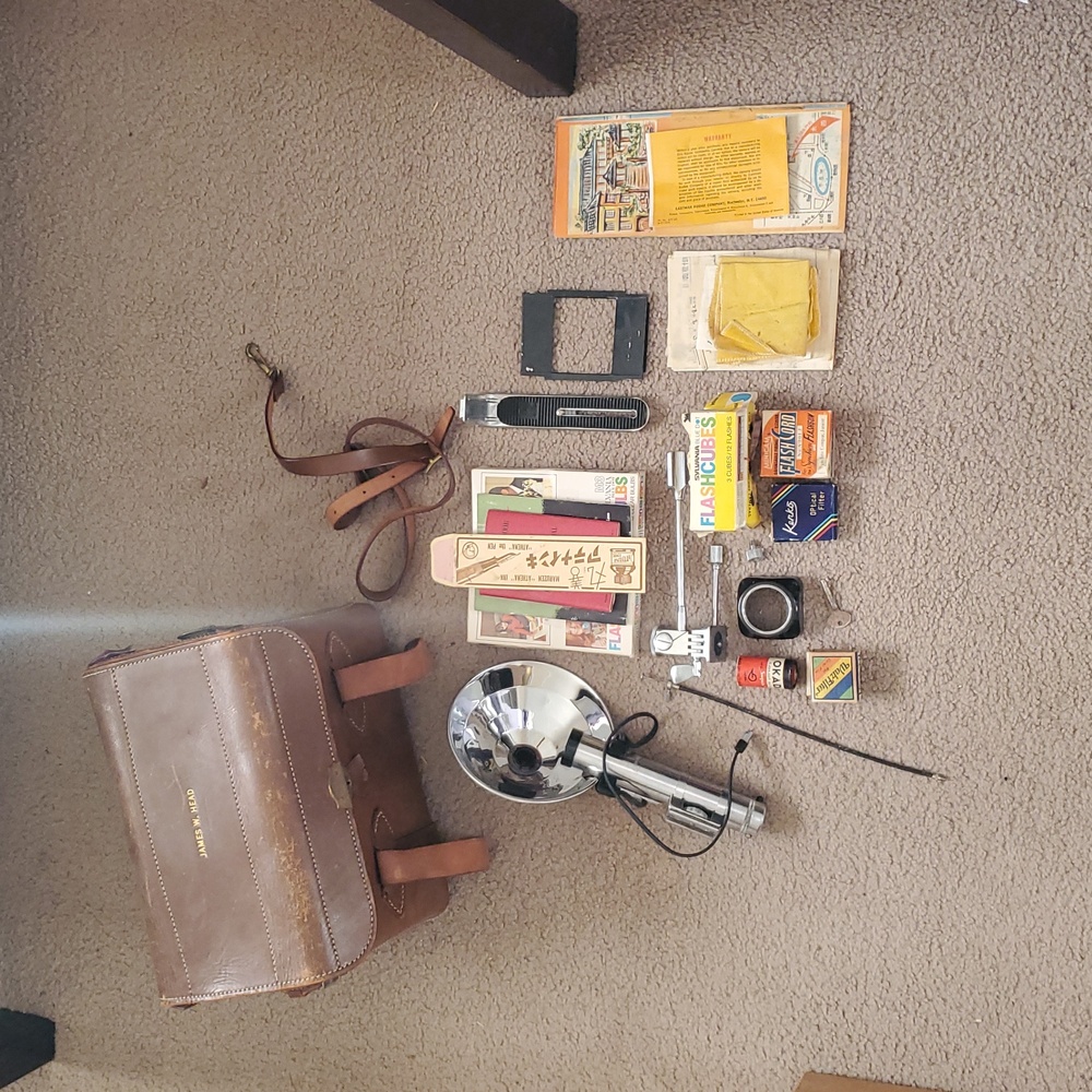Vintage 1960s Camera Kit w/ Leather Case – Flashcube + Accessories - Picture 2 of 13